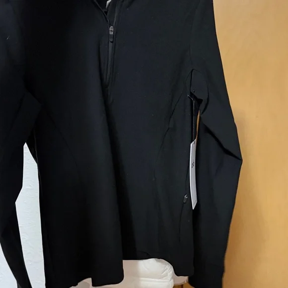 ALO Yoga Black AloSoft 1/2 Zip PulloverSOLD
NOT AVAILABLE - Picture 6 of 6